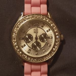 New York and Company Watch
